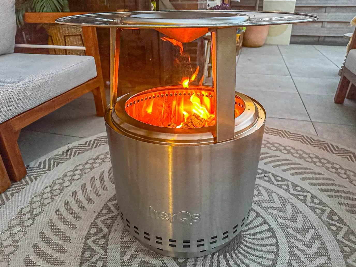Review herQs Smokeless Firepit Blaze: De ultieme rookvrije vuurkorf?